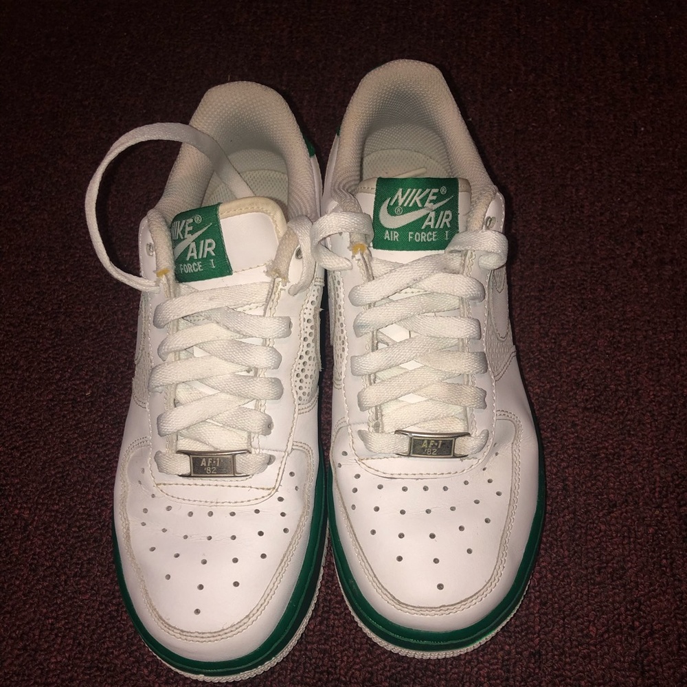 Nike Air Forces  Sz 4Y in boys